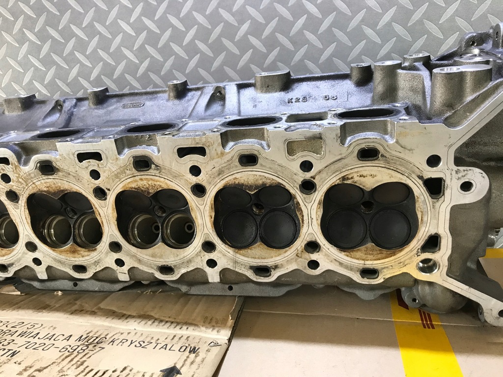 фото №16, Головка права aston martin db9 5.9 6.0 v12