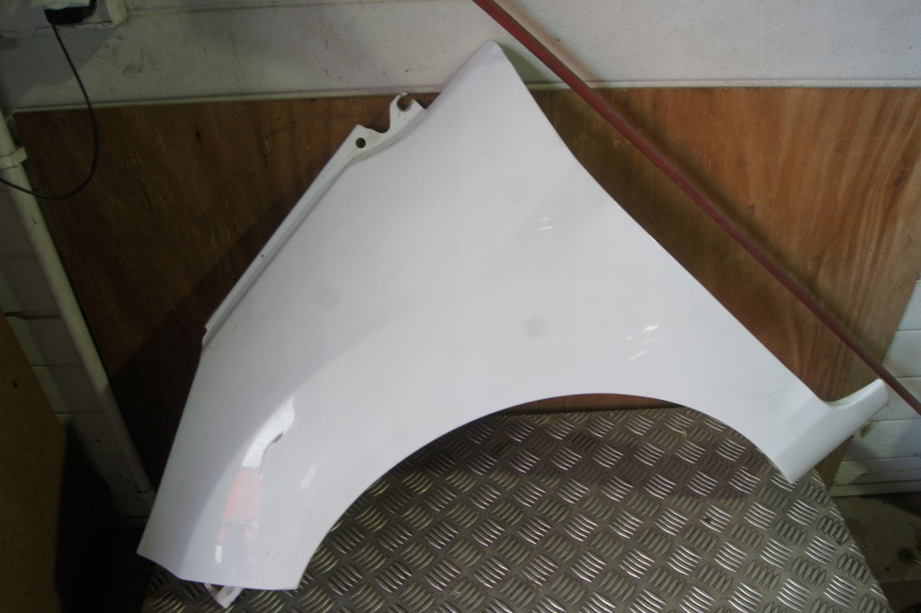 Купити Крила лівий перед fiesta mk7 8a61a16016ag