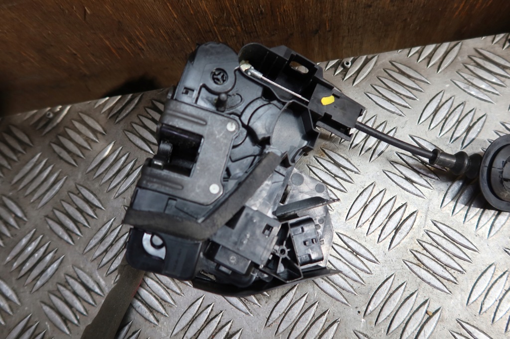 фото №10, Замок дверь правый задняя megane iv kombi 825021410r