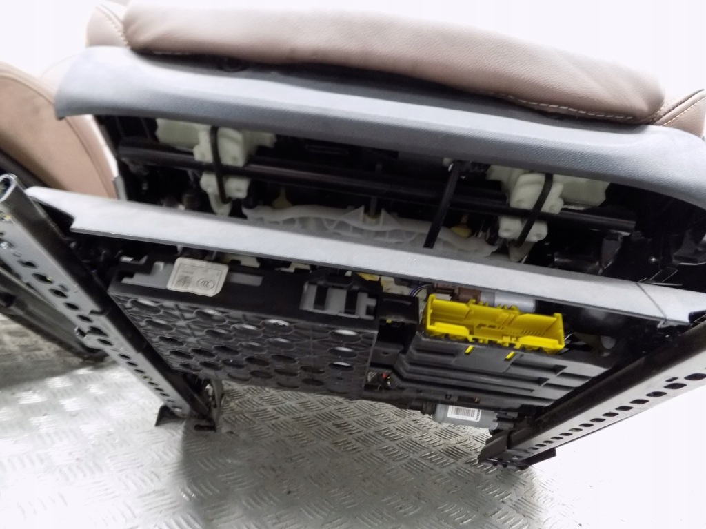 фото №8, Bmw x5 g05 обивка сиденья заднее сиденье обшивки туннель кожа air bag