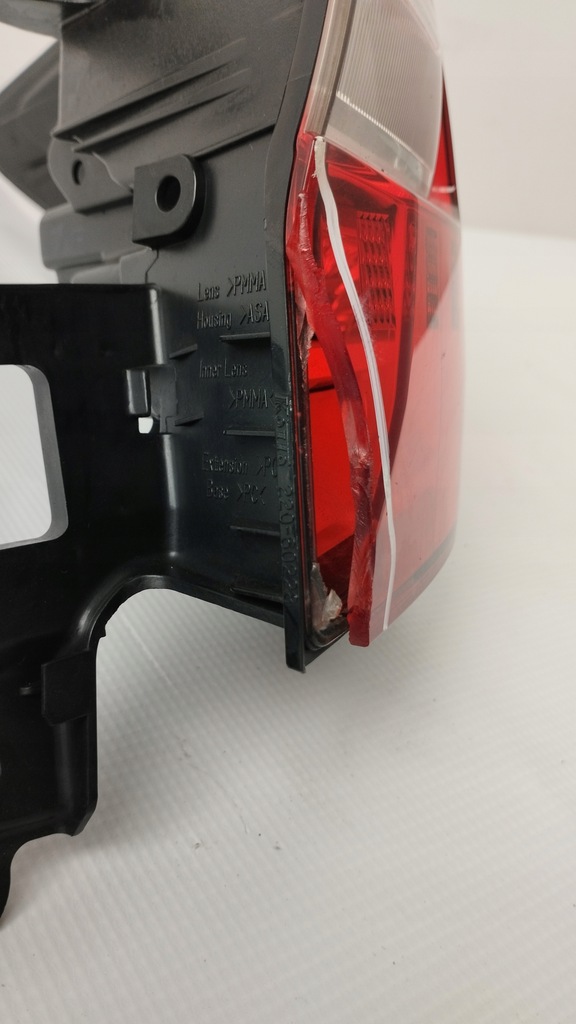 фото №9, Лампа правая задняя subaru outback v led