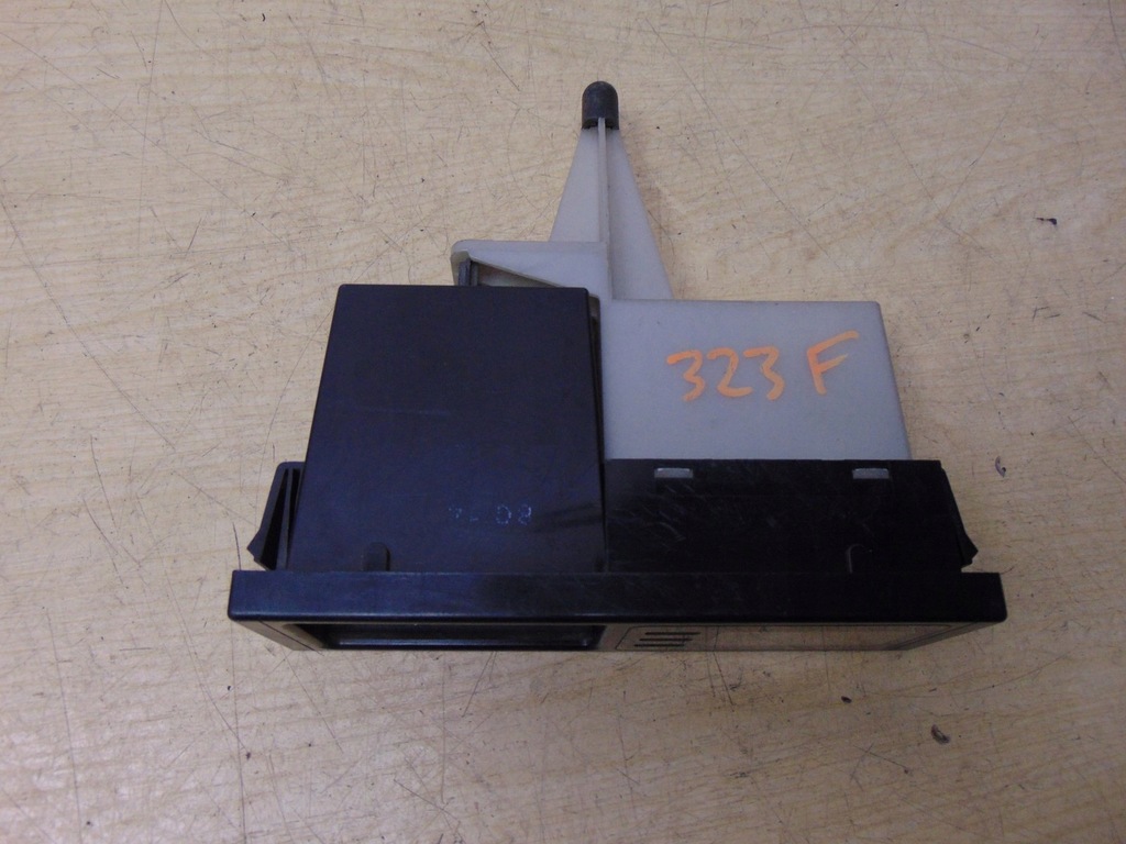 фото №6, Дисплей годинник mazda 323f