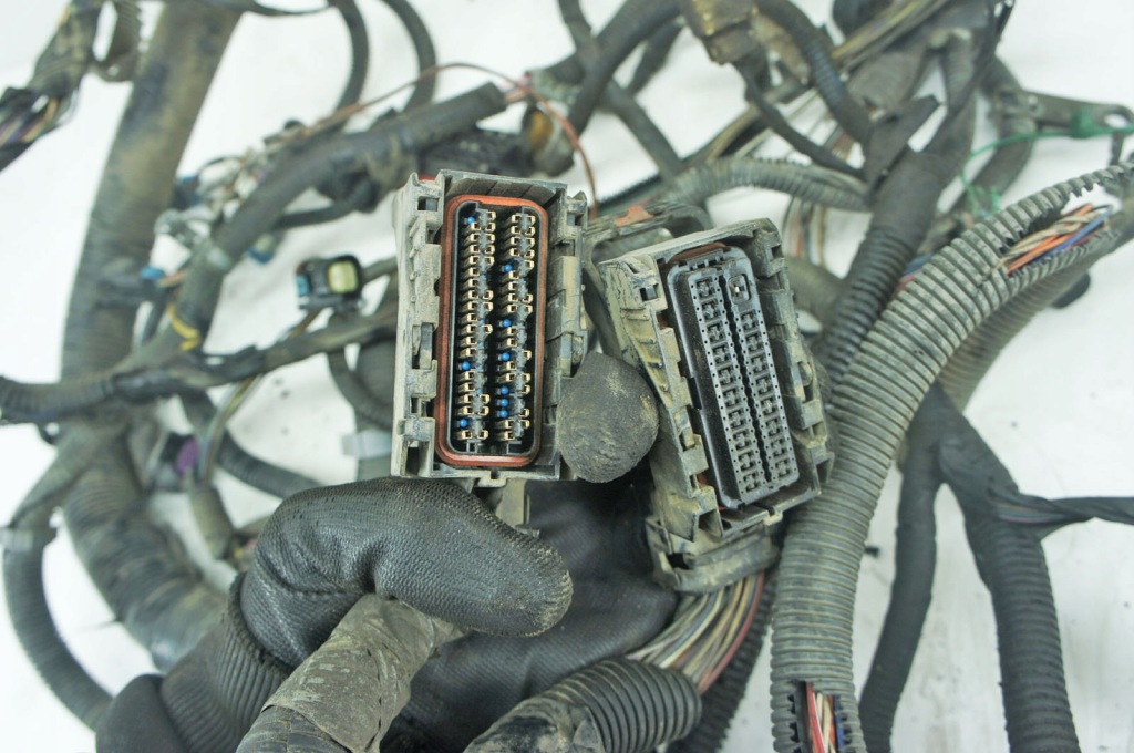 Jt445 cadillac escalade iii 6.2i жгут двигателя Доставка