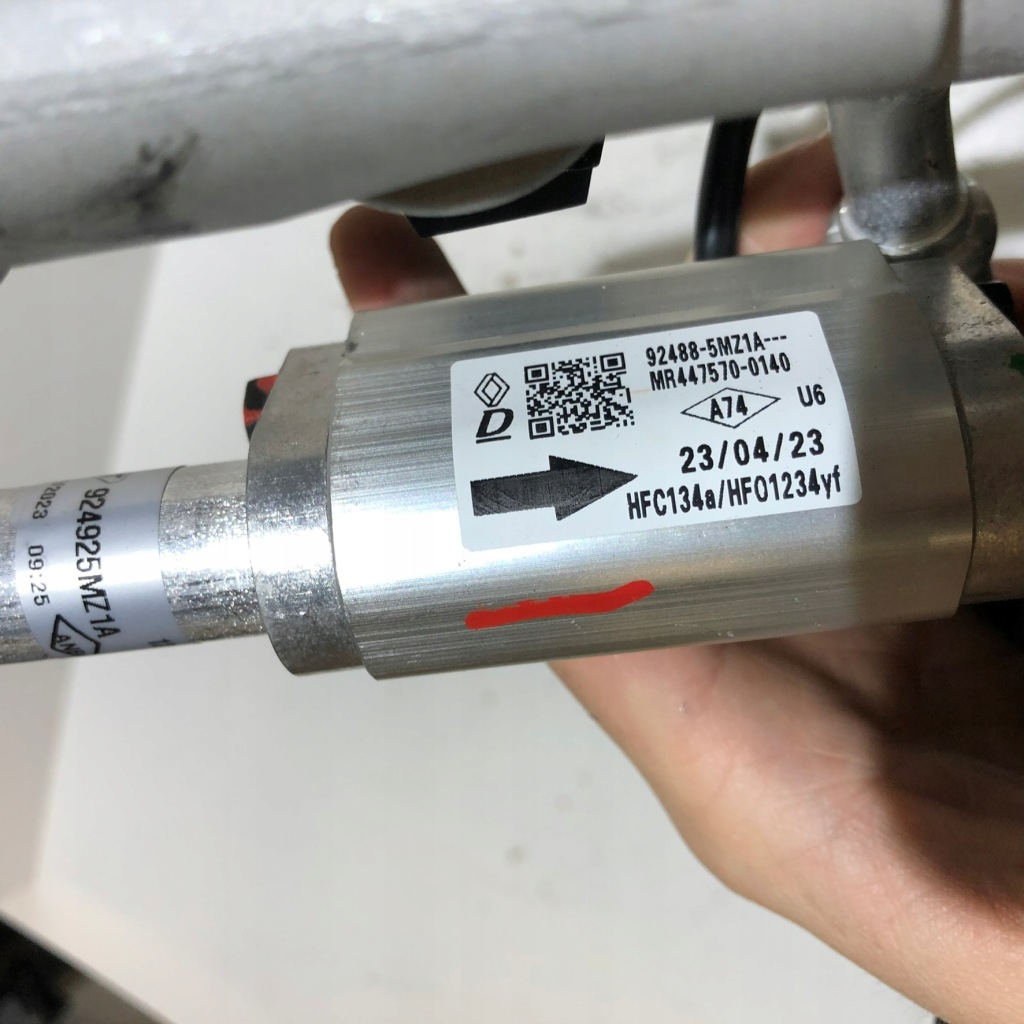 Renault scenic v e-tech пабтрубок  924925mz1a 924885mz1a 4433101660 924925mz2a с Разборки