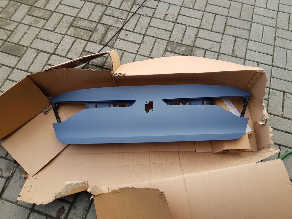 фото №1, Накладка крышки задняя задняя багажника renault megane iv