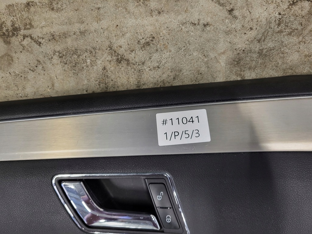 фото №10, Mercedes w212 обшивка дверь левый перед