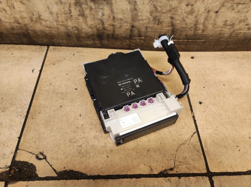 фото №1, Модуль блок управления коробка предохранителей rav4 5 v