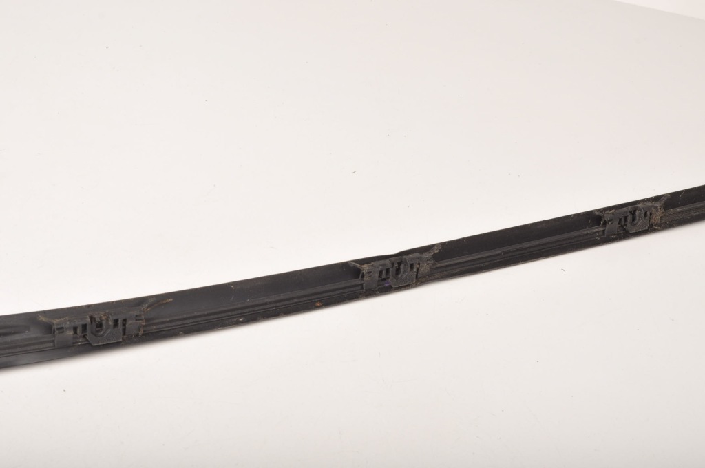 фото №8, Volvo s60 ii v60 молдинг стекло передней лобовое 31335865 правая