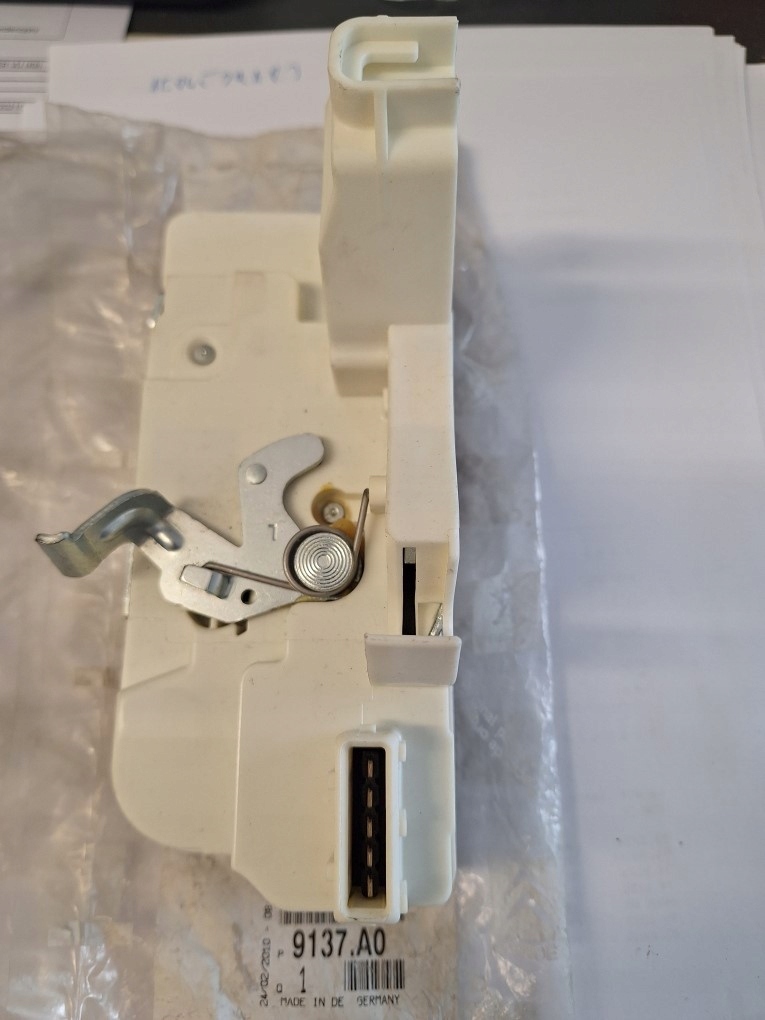 фото №1, Замок двері лівих задніх peugeot 307 оригінальний номер 9137a0