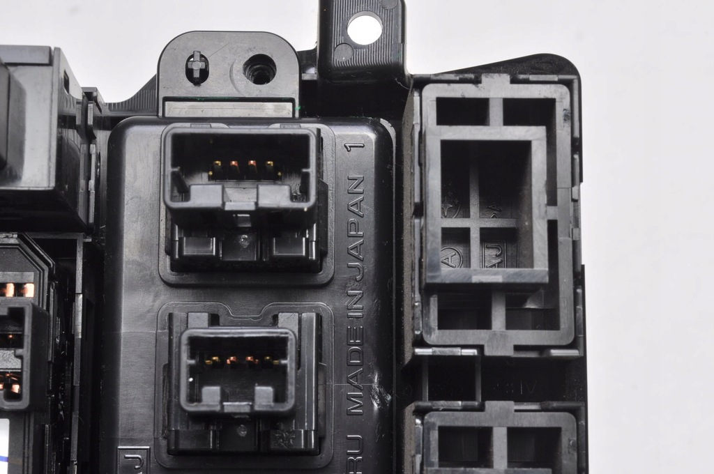 фото №10, Subaru legacy v 2.0 d панель переключателей 83061aj000