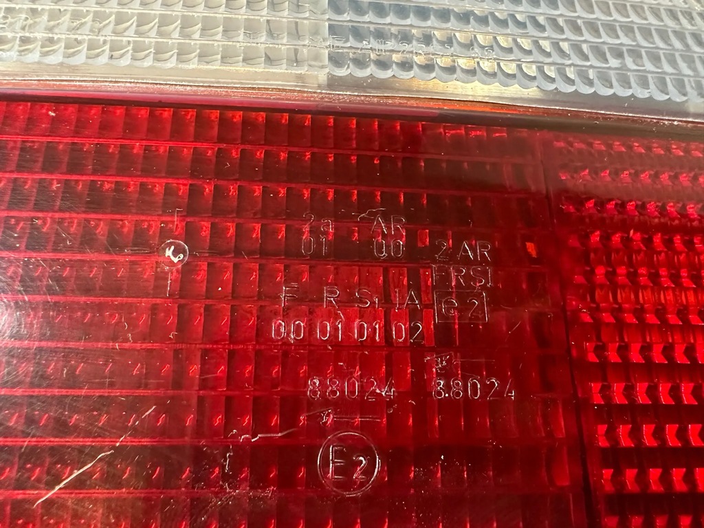 фото №7, Peugeot 605 1992 задня сторона ліва лампа задня