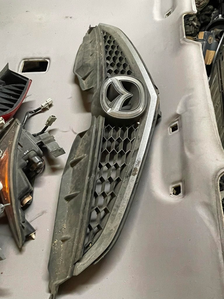 фото №1, ____mazda 6 i __02-08 ____решітка радіатора __решітка радіатора ___бампера____