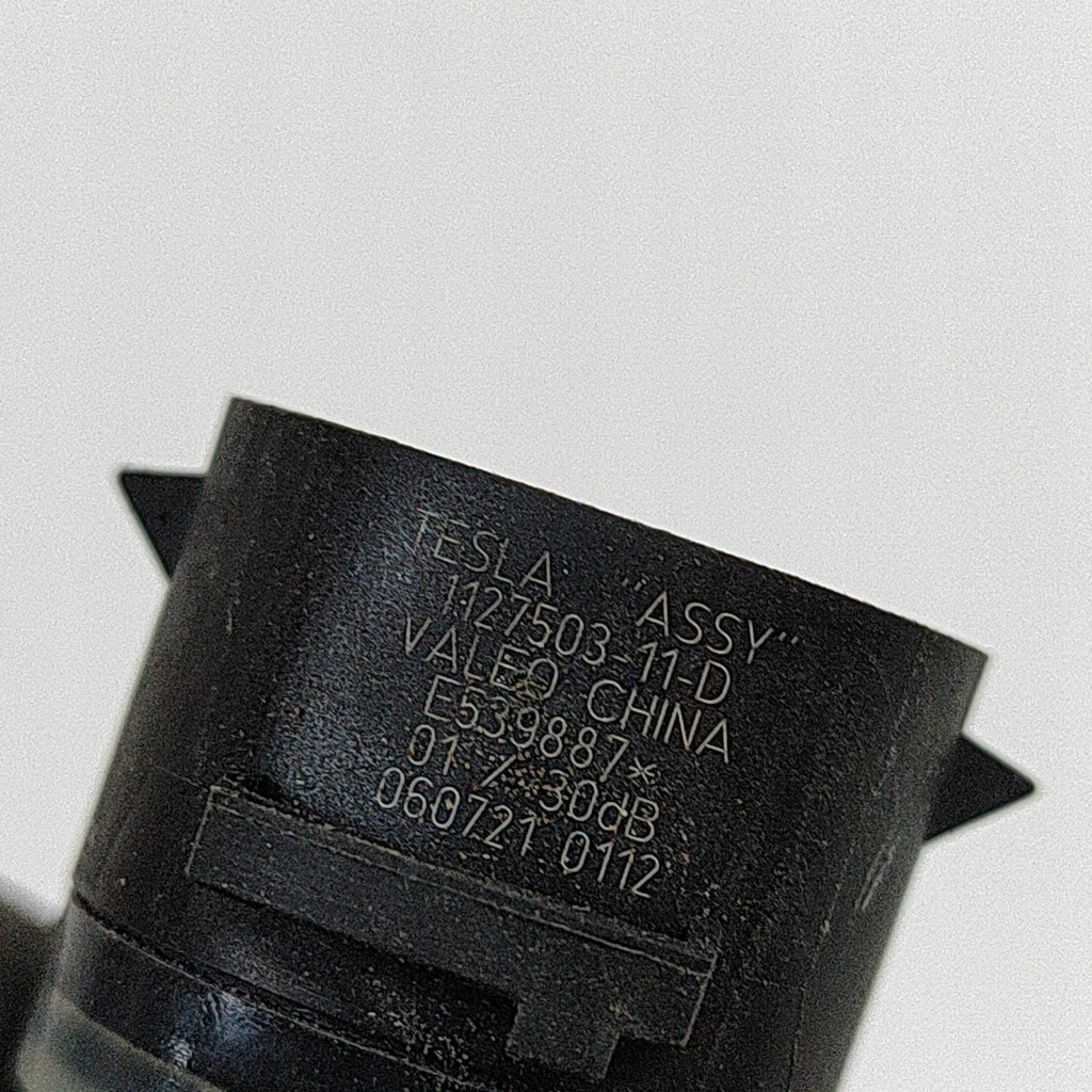 Tesla model 3 2021 с задний датчик парковки pdc Недорого