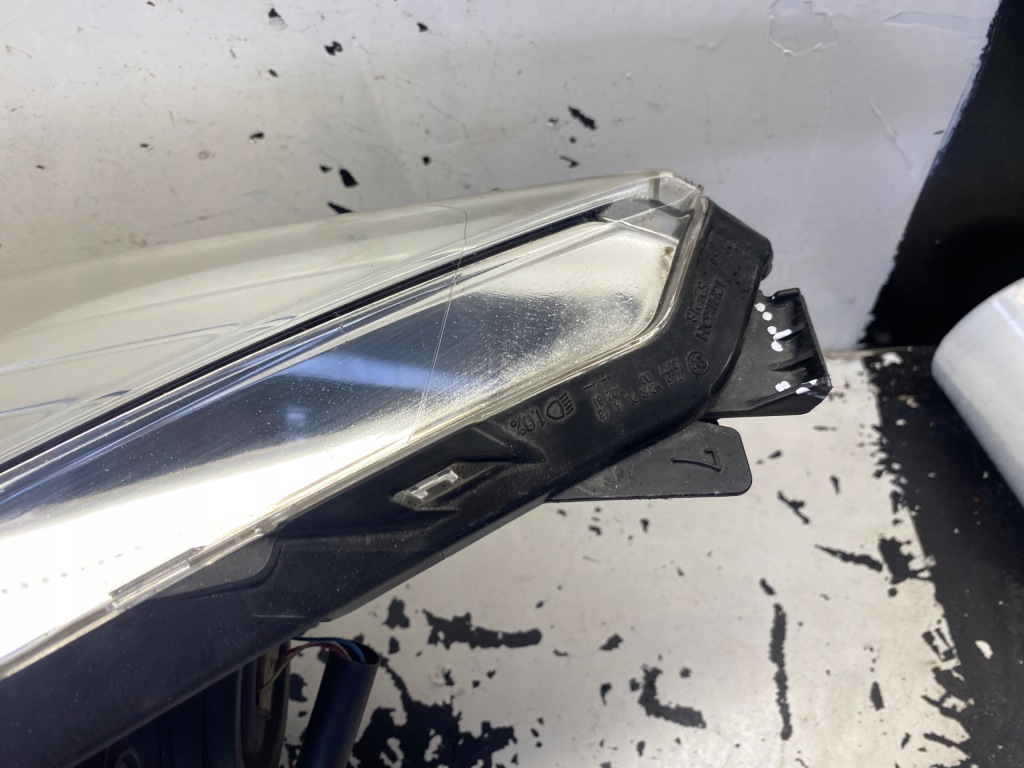 фото №6, Subaru trezia лампа правий перед