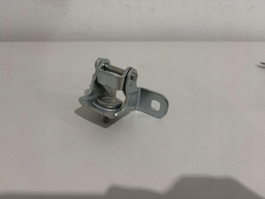 фото №1, Opel crossland x петля кришки задня багажника 13463343 yq00165680