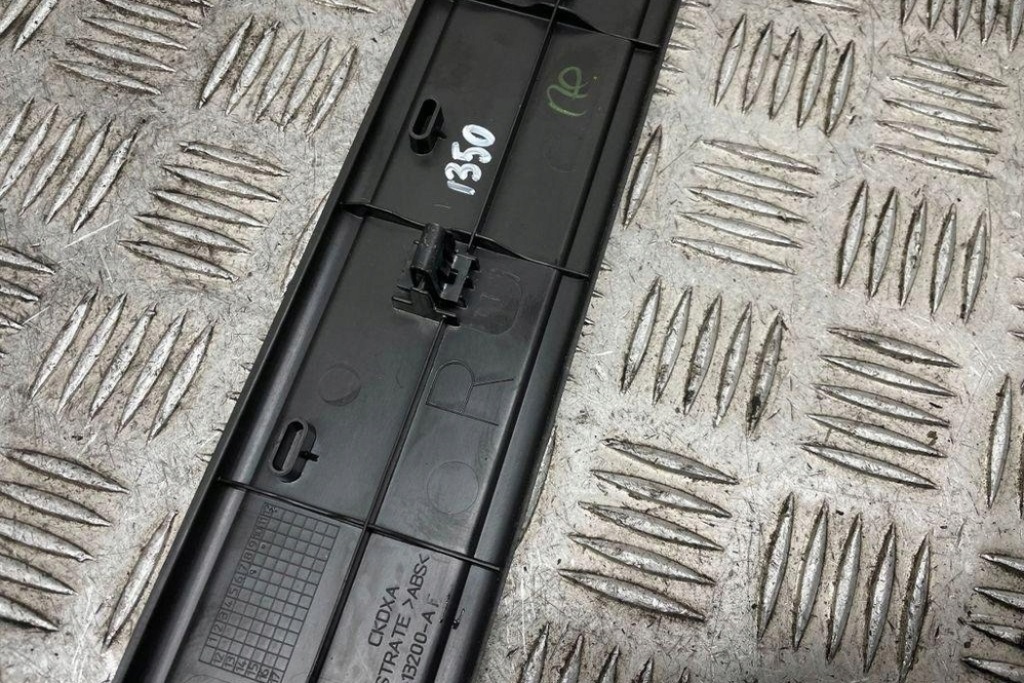 фото №10, Передня права молдинг декоративна поріг jaguar xf x250 8x2313200af 2.72l