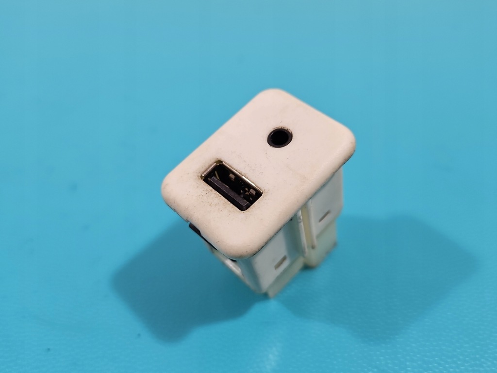 Купити Роз'єм usb opel antara