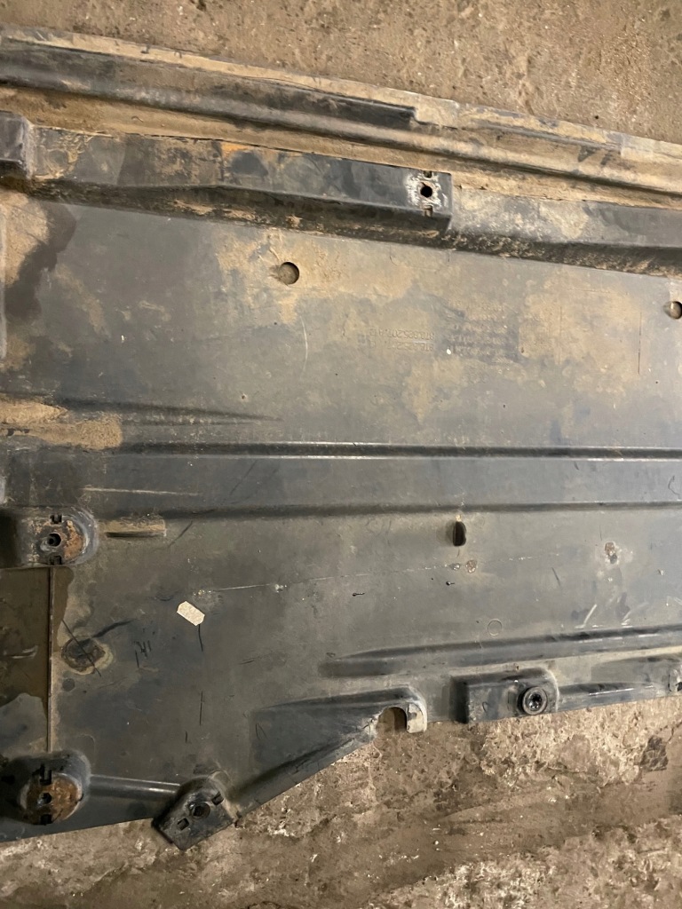 Audi a4 b8 a5 накладка плита пол подвеска левая Недорого