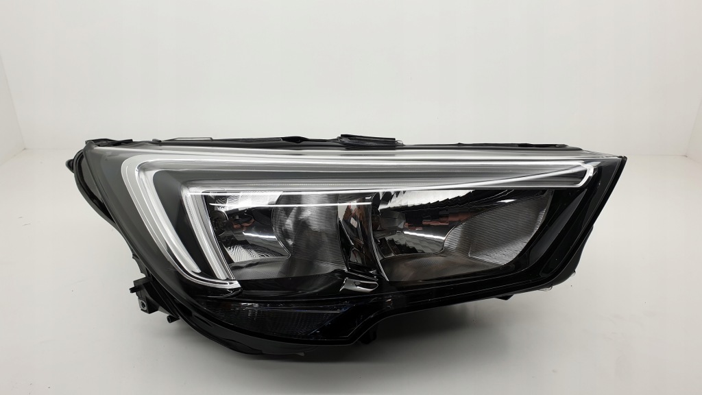 фото №1, Opel crossland x лампа права звичайна led 13467968 europa