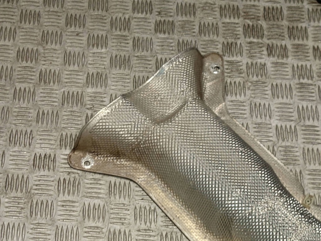 фото №9, Bmw оригинальный номер 7424932 x5 g05 защита тепловая бака топлива