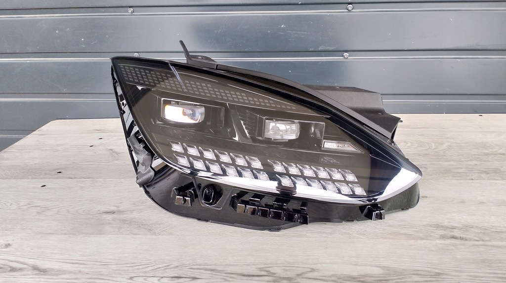 фото №1, Hyundai ioniq 6 правая лампа full led идеальное состояние