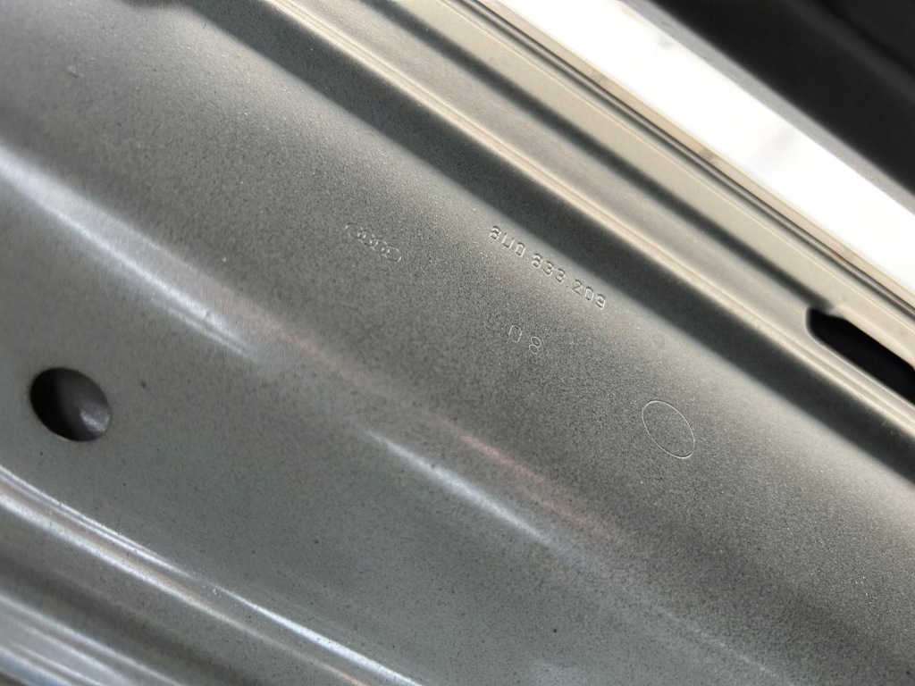 Audi q3 8u0 дверь левое задняя 8u0 дверь левое  задняя 8u0833209 с Разборки