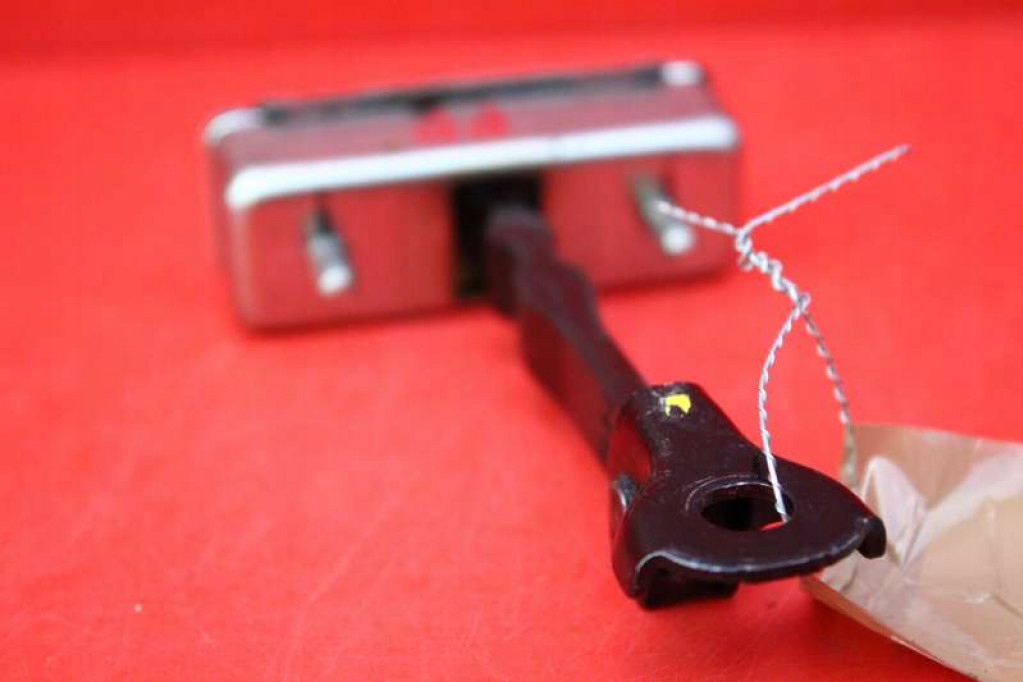 фото №5, Обмежувач двері правий перед ka187 mazda mx5 mx-5 4 iv nd 15-23