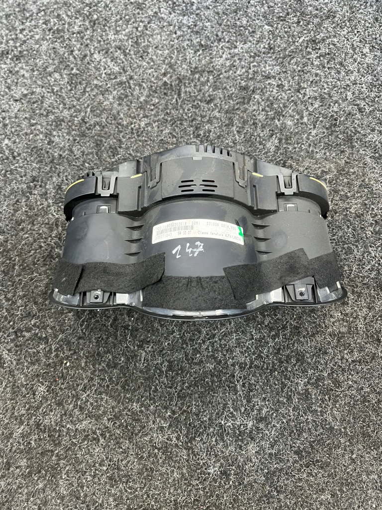 Alfa romeo 147 1.6 16v счетчик приборы 156071243 с Разборки