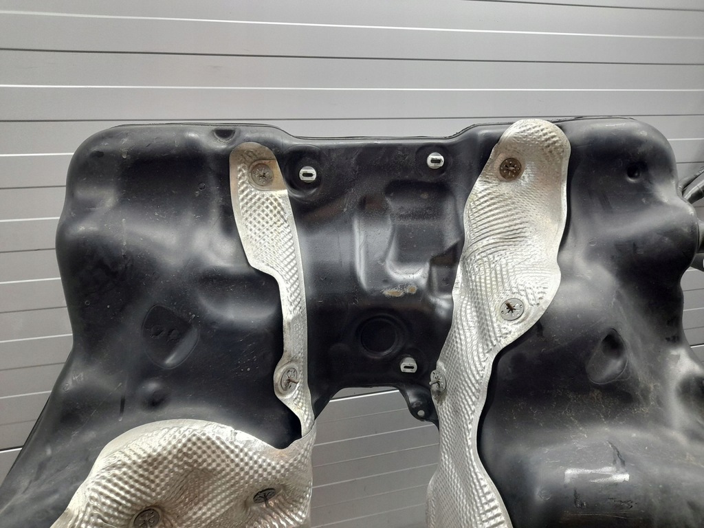 фото №7, Audi a8 s8 d4 4h 2015 з задній бак пального