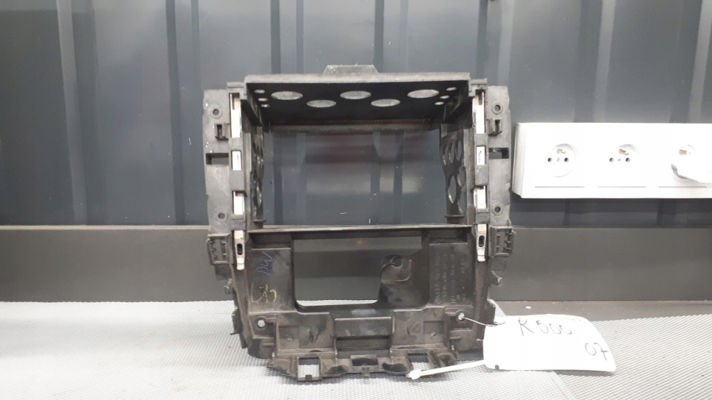 фото №1, A2516800014 рамка радио туннель mercedes w251