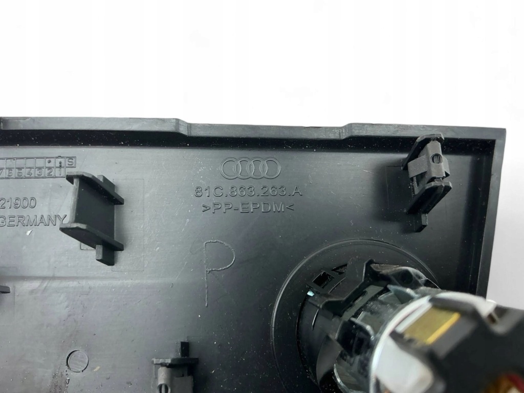 фото №6, Audi q2 - 2022 роз'єм 12v передні