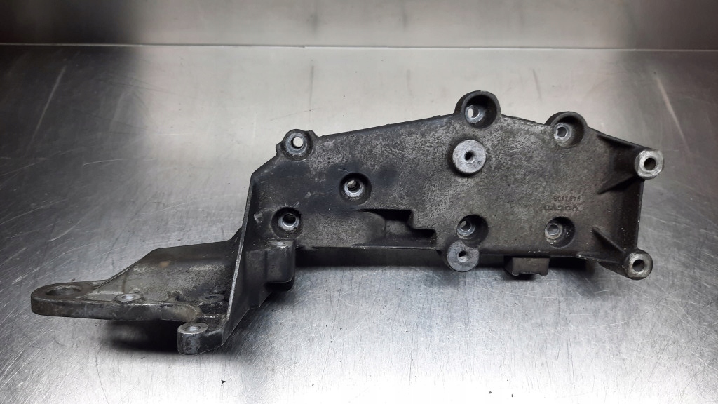 фото №1, Кронштейн генератора 9497106 volvo s60 v70 ii 2.4b