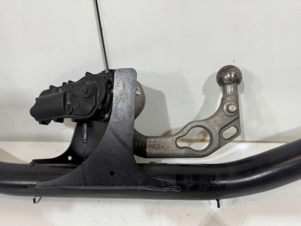 фото №8, Volvo ex30 2025 задняя hak буксировочный электрический 8893083386