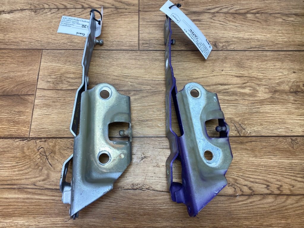 Петля крышки багажника задняя правый  dodge challenger 2015+ америка с Разборки