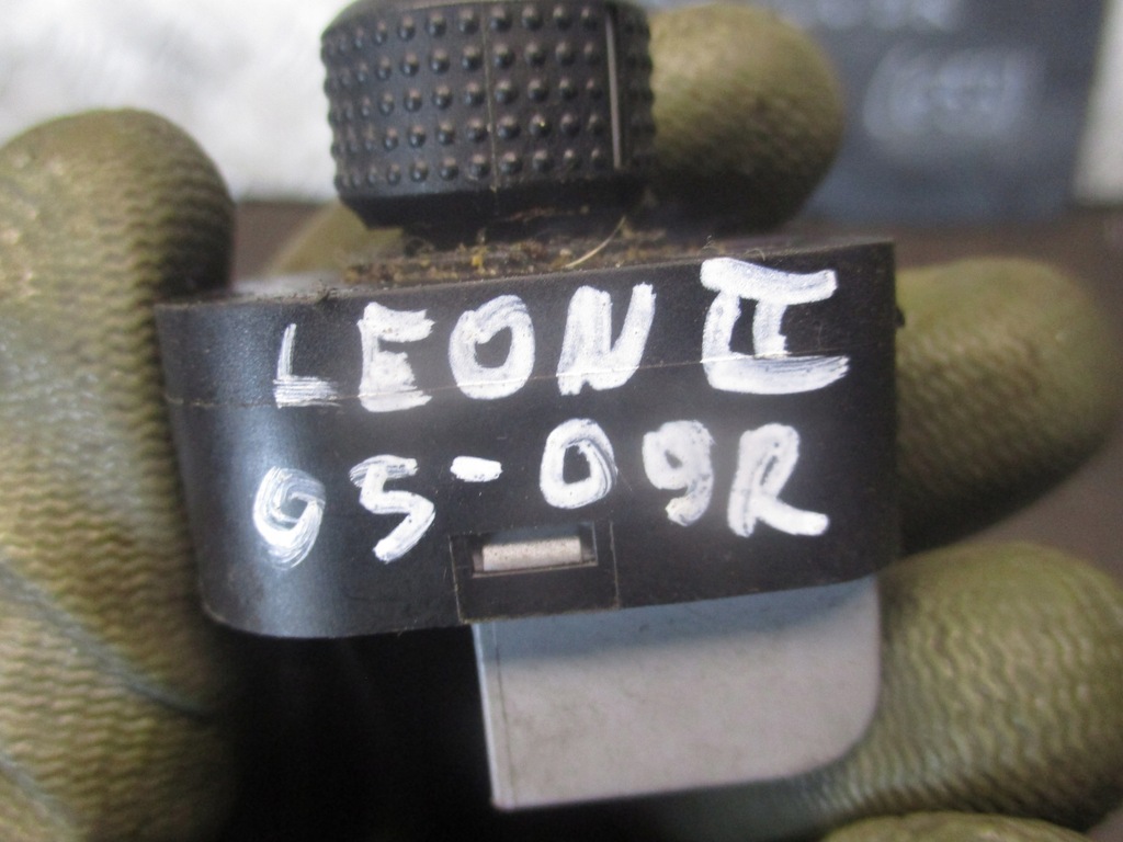 фото №4, Кнопка регулировки зеркал 5p0959565a seat leon ii 05-09 r.