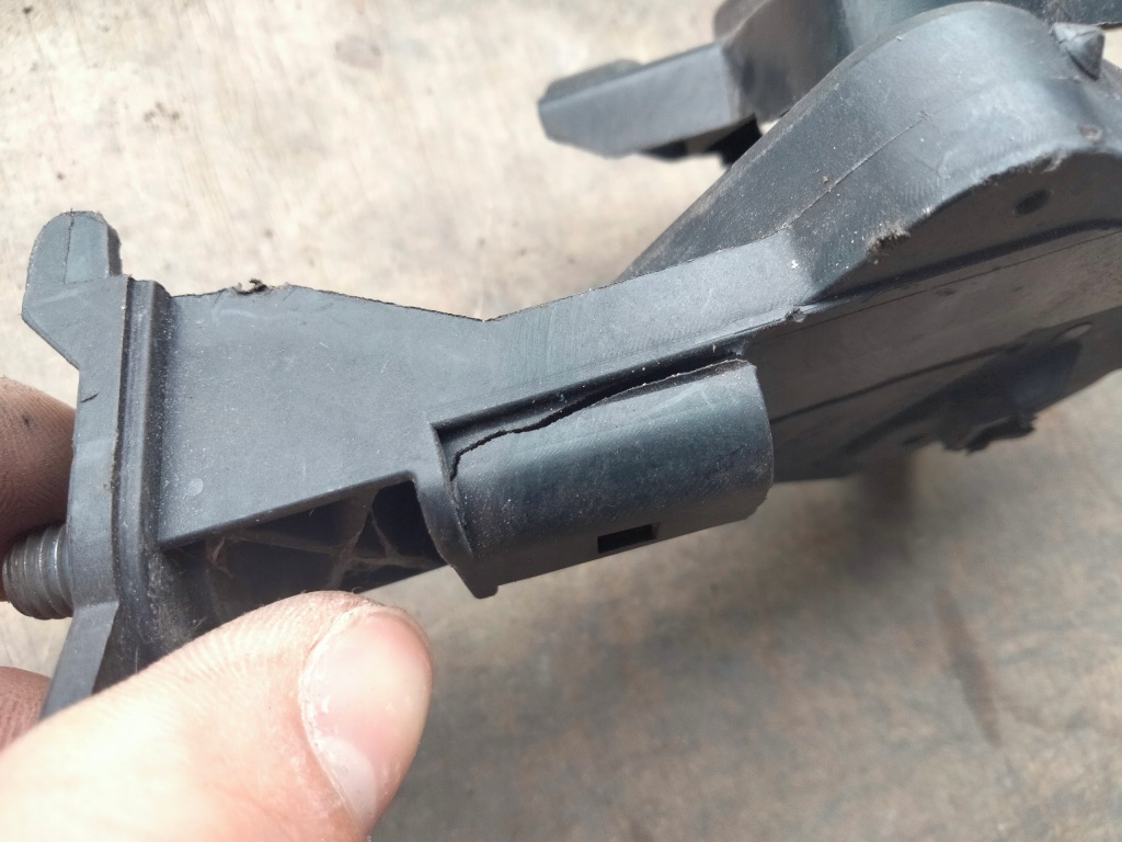 Розподільник струму bmw f10 2.0 d 9214244 9214243 Зі Шроту