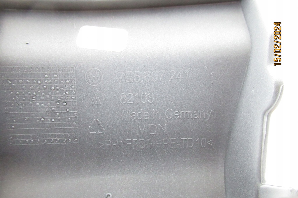 фото №11, Volkswagen transporter - caravelle t5 2014 решётка, заглушки