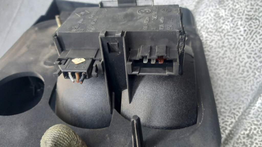 Фара ліва задній w кришці  vw passat b4 1.9tdi 95 універсал Недорого