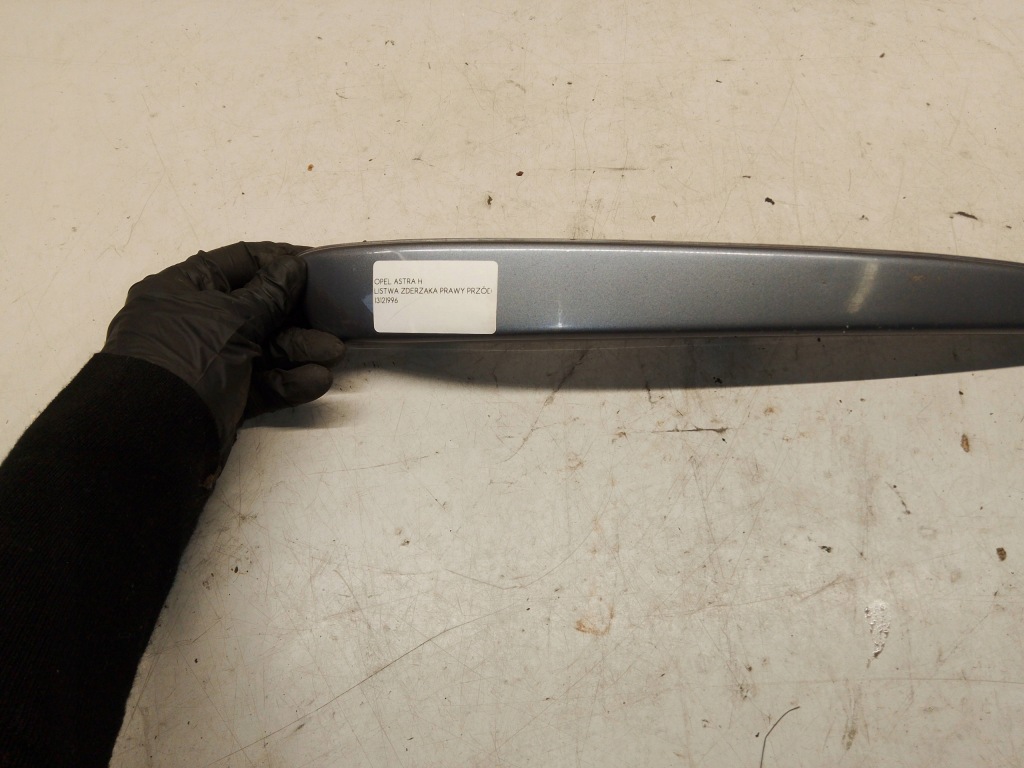 фото №1, Opel astra h молдинг бампера правий перед 13121996
