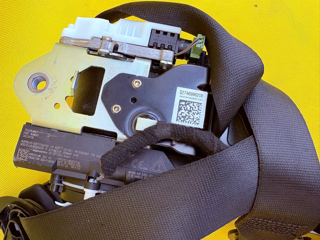 Bmw 6 g32 ремень безопасности перед левый  1 правая . америка оригинал !!! Киев