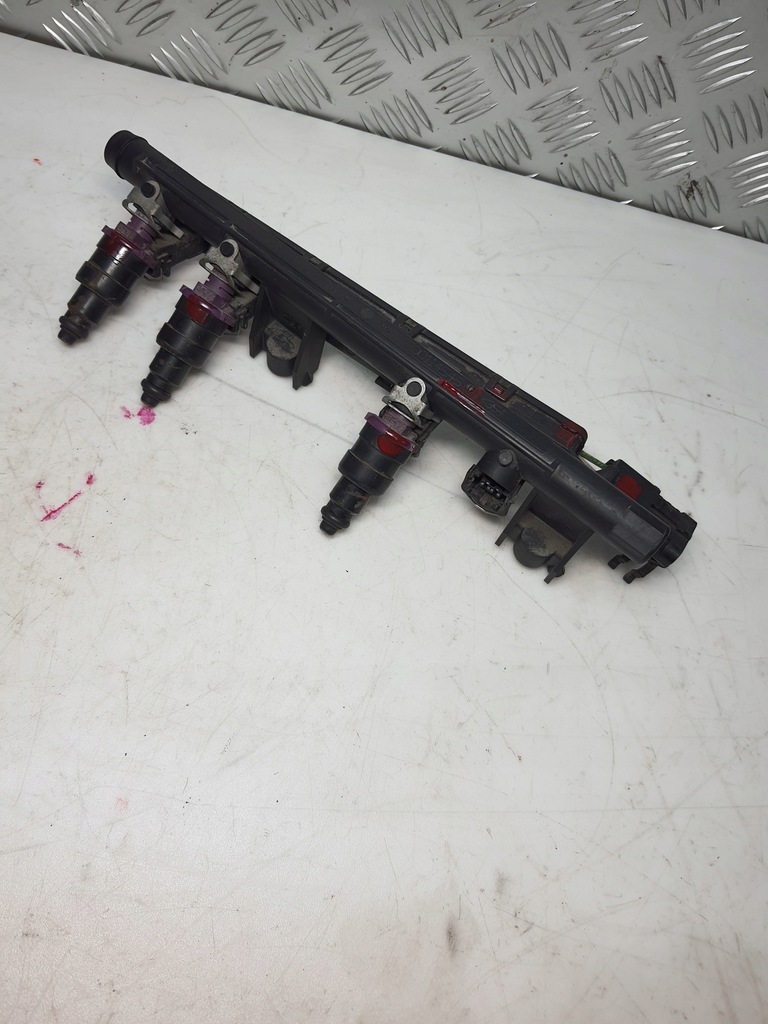 фото №1, Молдинг впрыскная форсунки renault twingo clio 1.2 7700114546