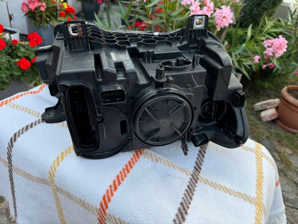 Bmw x3 f25 x4f26 рестайлінг  лампа ліва перед xeon оригінал bmw Доставка