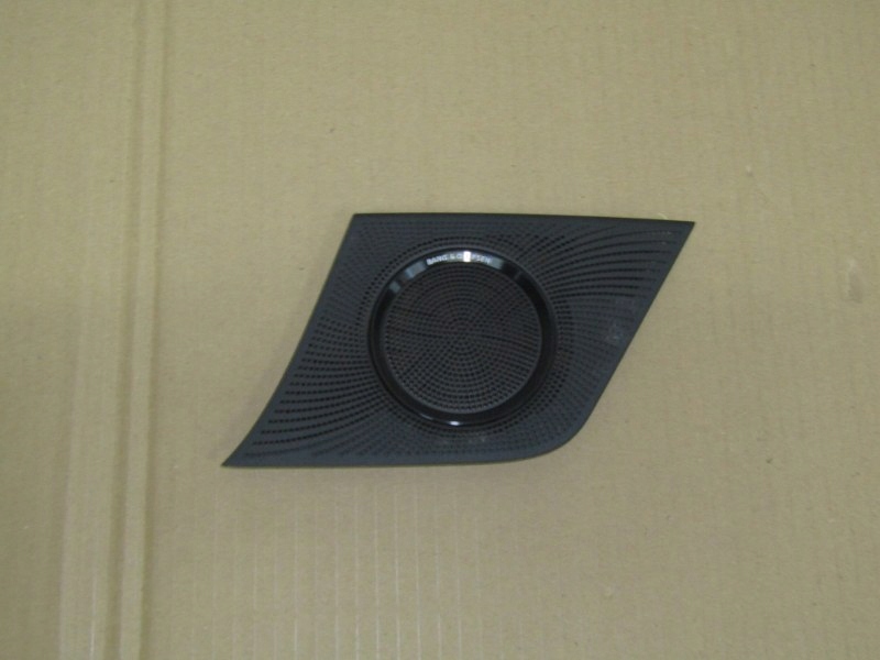 фото №1, Решітка накладка динаміка audi оригінальний номер 8r0857227a