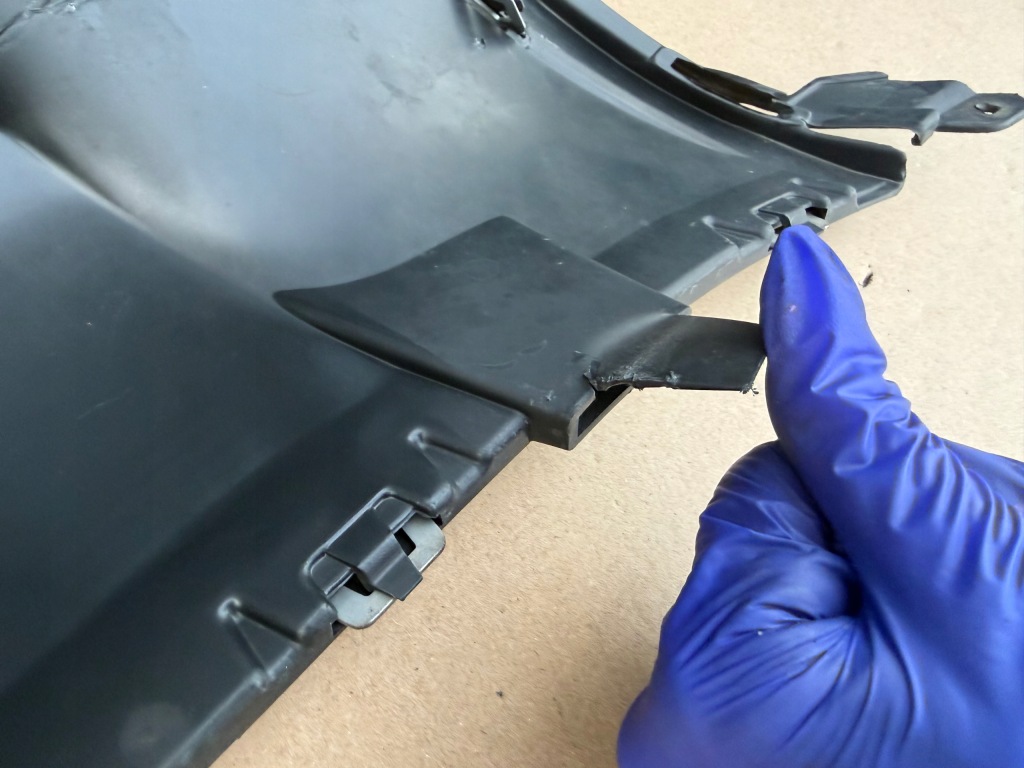 Купити Решітка dół w бампер перед mercedes gla w156 amg lift a1568858600 a47