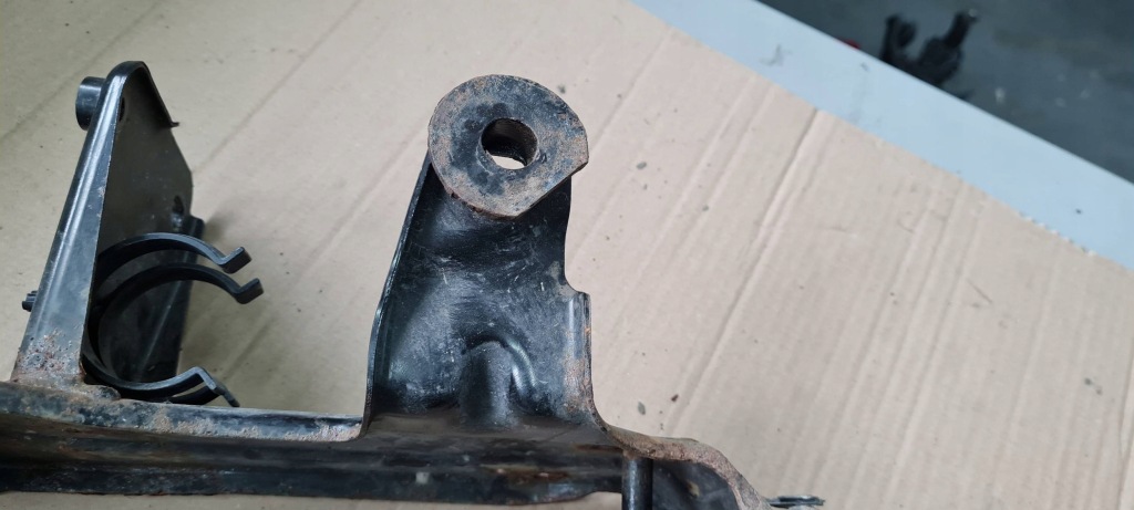 A6 c6 lift кронштейн крепление кронштейн компрессор подвеска 4f0616251a в Украине