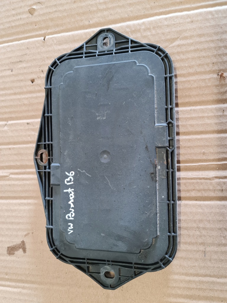 Купити Заглушка жабо vw passat b6 5p0941369