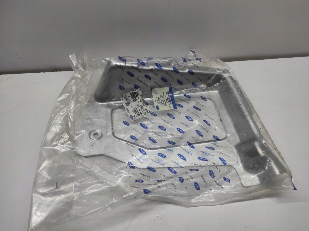 фото №1, Панель крыла кронштейн ford focus mk3