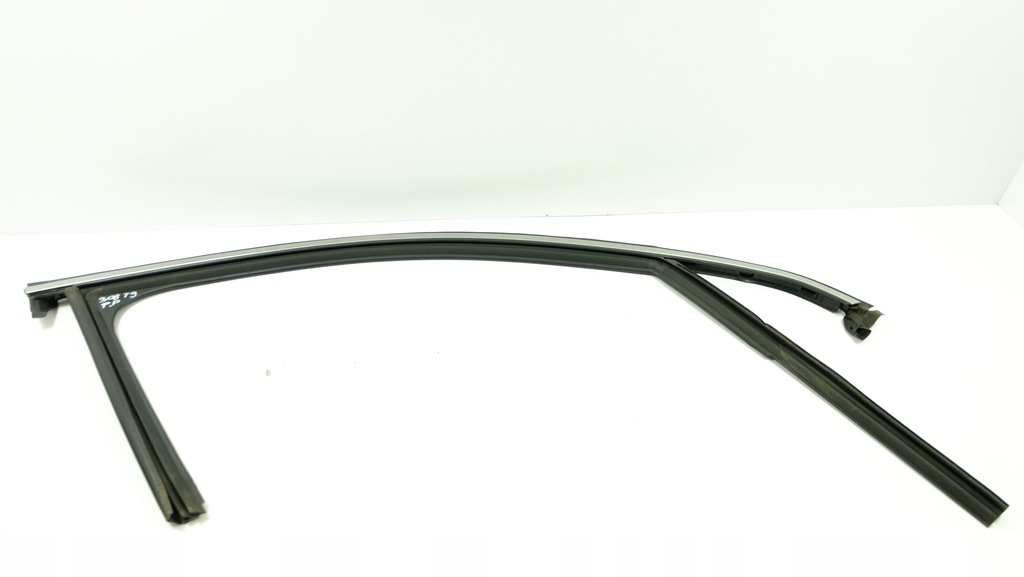 фото №1, Peugeot 308 t9 прокладка рамка двері правий перед