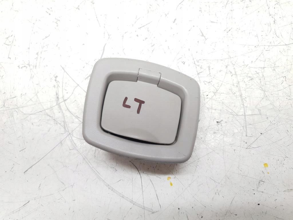 фото №1, Заглушка кронштейн шторка bmw 3 e91