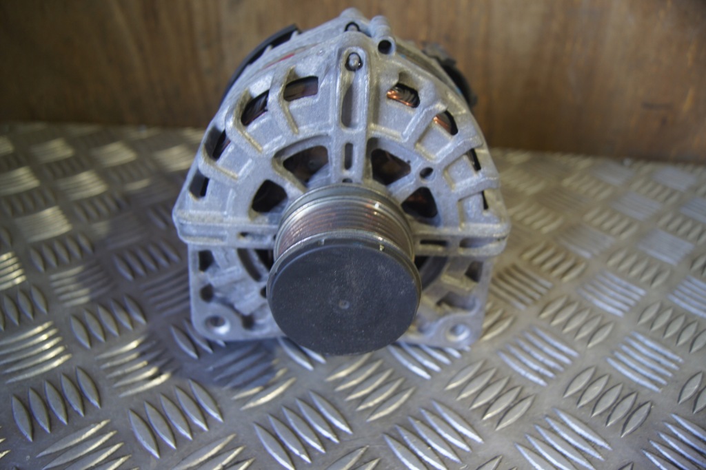 Генератор renault nissan dacia 1.5 bdci 231004402r Оригинал